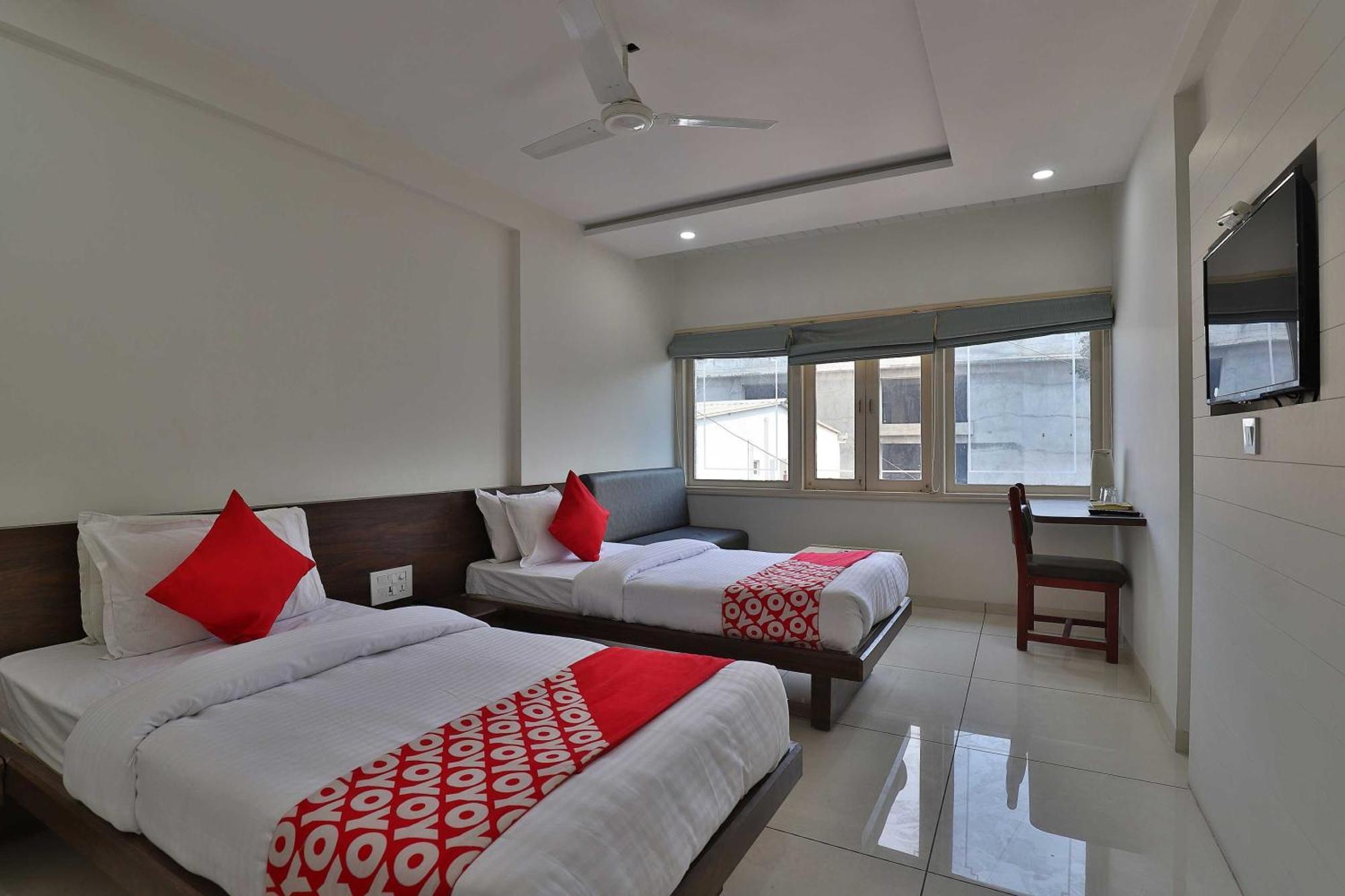 Collection O Hotel Panchsheel Vadodara Exterior photo
