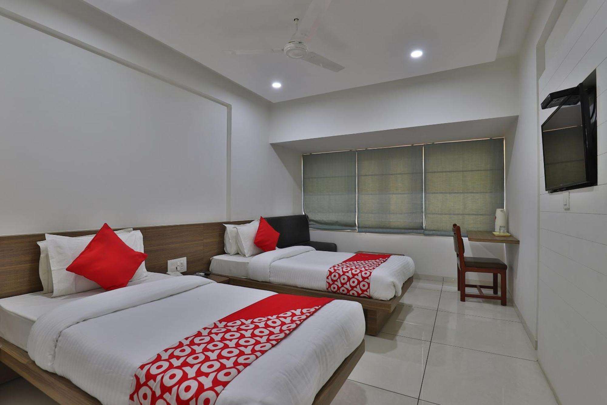 Collection O Hotel Panchsheel Vadodara Exterior photo